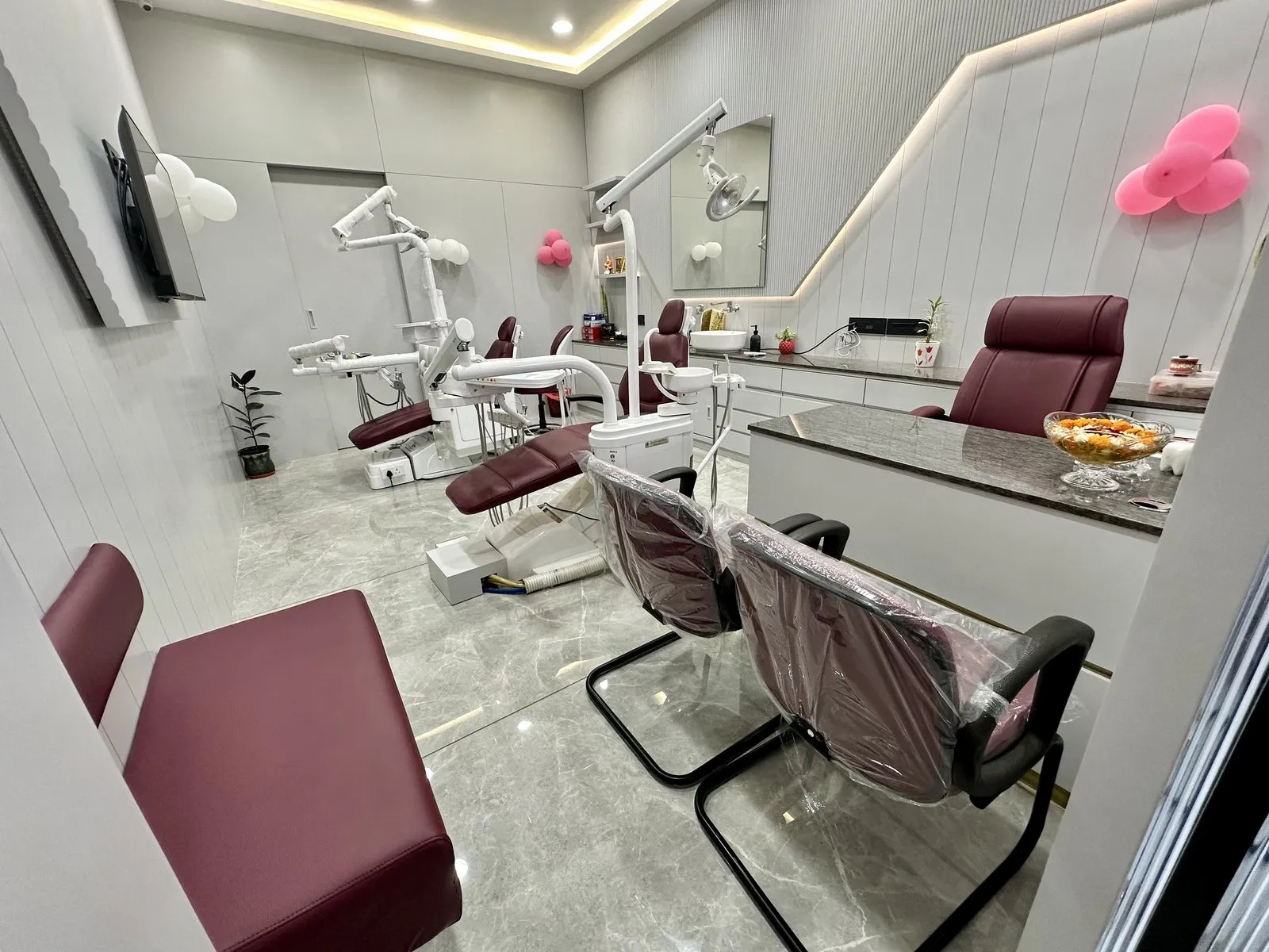 Treatment area and consultation desk inside Anaya Dental Clinic